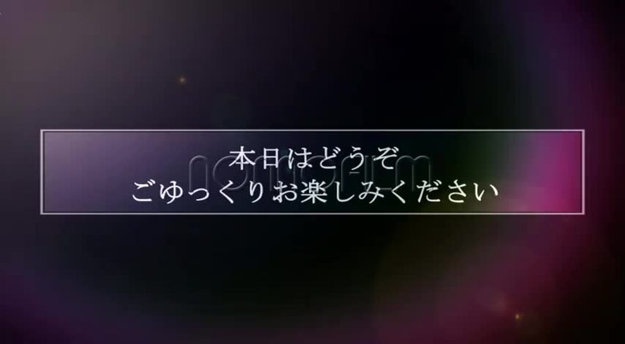 ピンクと金色の光が滲む背景に白い線で囲んだ枠の中にゲストへのもてなしの言葉を表示して締めくくるエンディングシーン