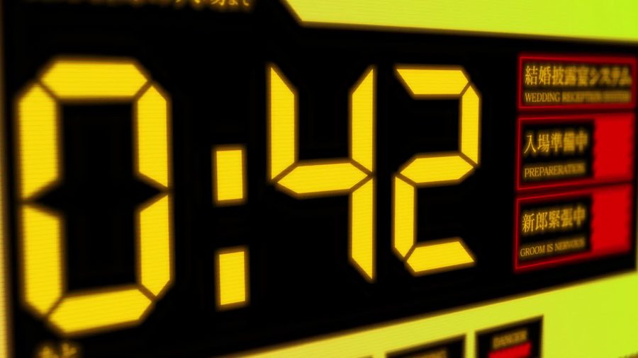 黄色と黒の警告ストライプを背景にNERVの司令室を思わせるデジタル時計とステータス表示(結婚披露宴システム・入場準備中・新郎緊張中)を組み合わせた本編のシーン