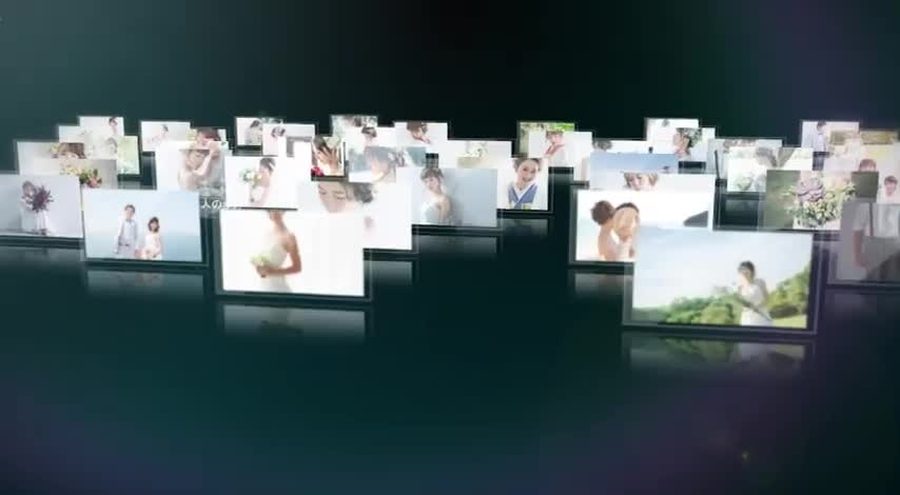 たくさんの写真パネルを奥行きのある3D空間に浮かせて並べ、下に鏡のように反射するフロアを敷いたオープニングシーン