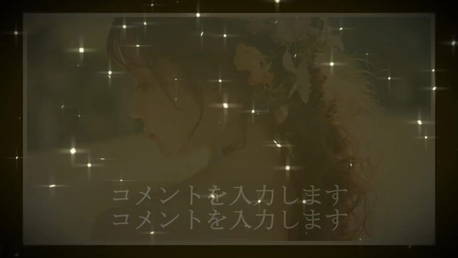 紙吹雪のようなスパークルが背景だけでなく写真の手前にも舞い写真に重なって見える場面