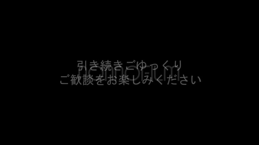 写真を使わず黒背景に白い文字だけを表示するタイトルカードと同じデザインで締めくくるエンディングシーン