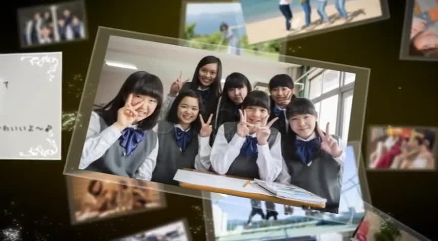 同じ空間の構成で別の写真がテンポよく切り替わっていく本編の別の場面